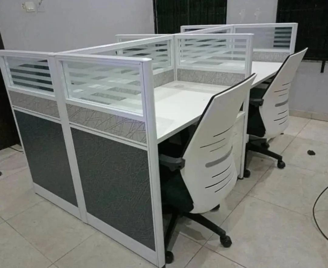 Collaborative 4-Seater Workstation Table